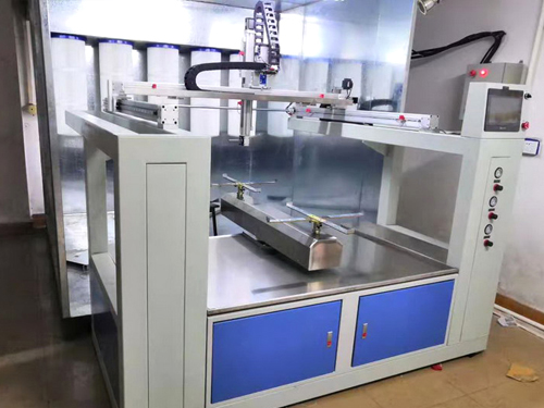 自動噴塗機